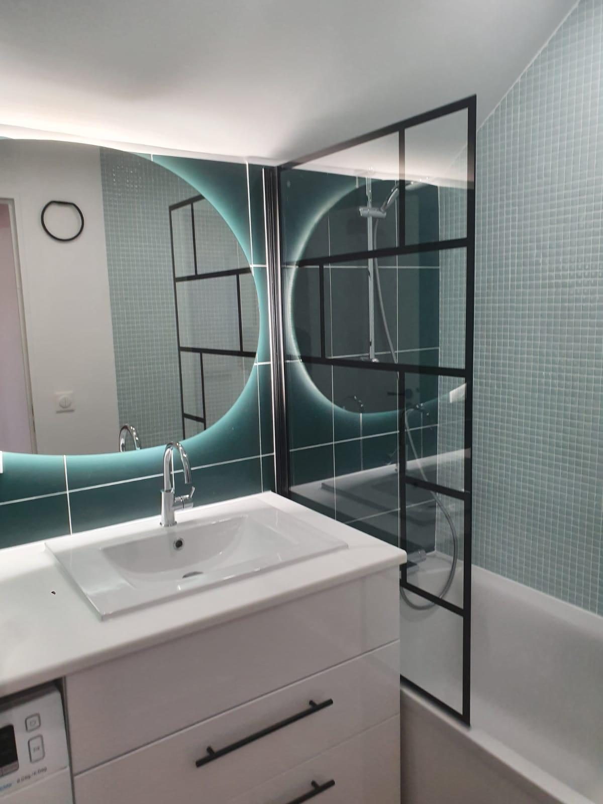 Salle de bain mosaïque émeraude, rénovation complète — Clamart